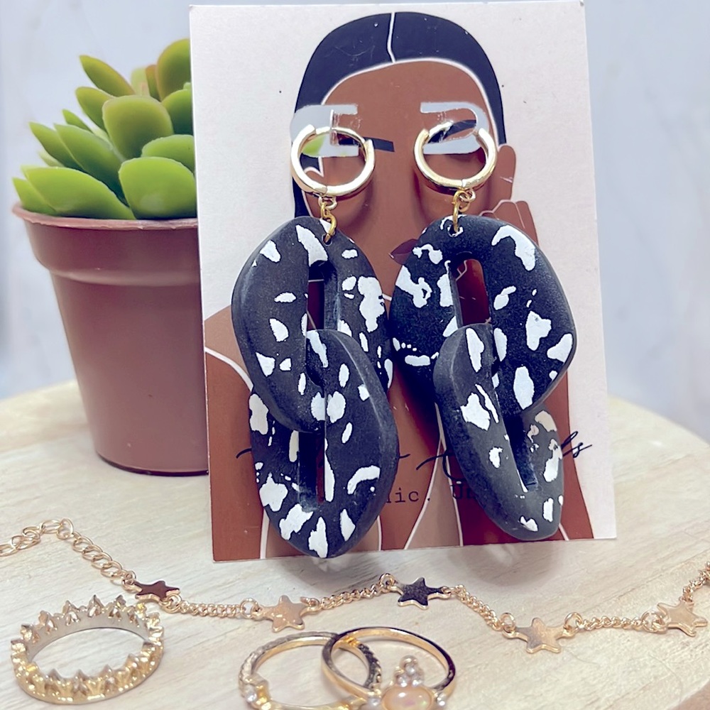 NWT Indigo Sands | black, white leopard print polymer clay oversize link… - Picture 1 of 6
